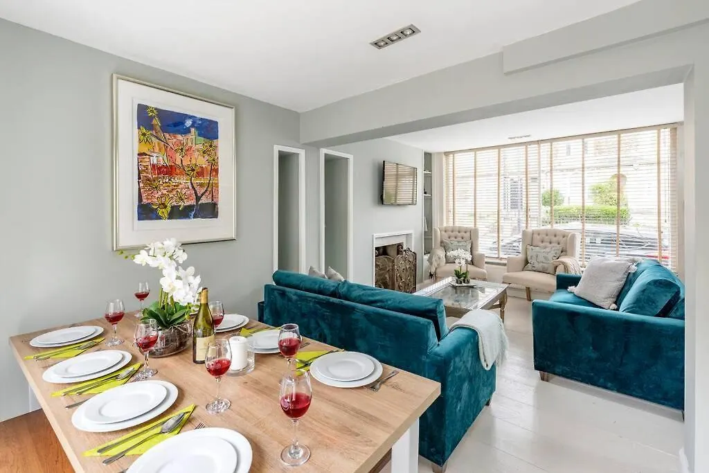 Lovely 4 Bedroom Townhouse Bath Tatil Evi