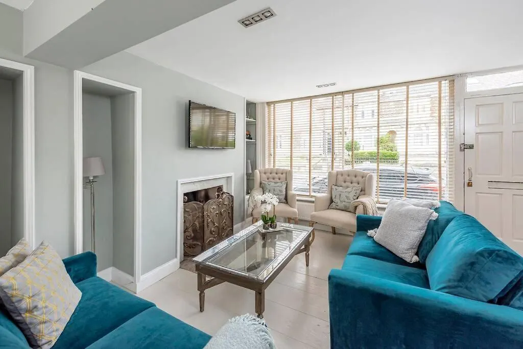 Lovely 4 Bedroom Townhouse Bath 0*,