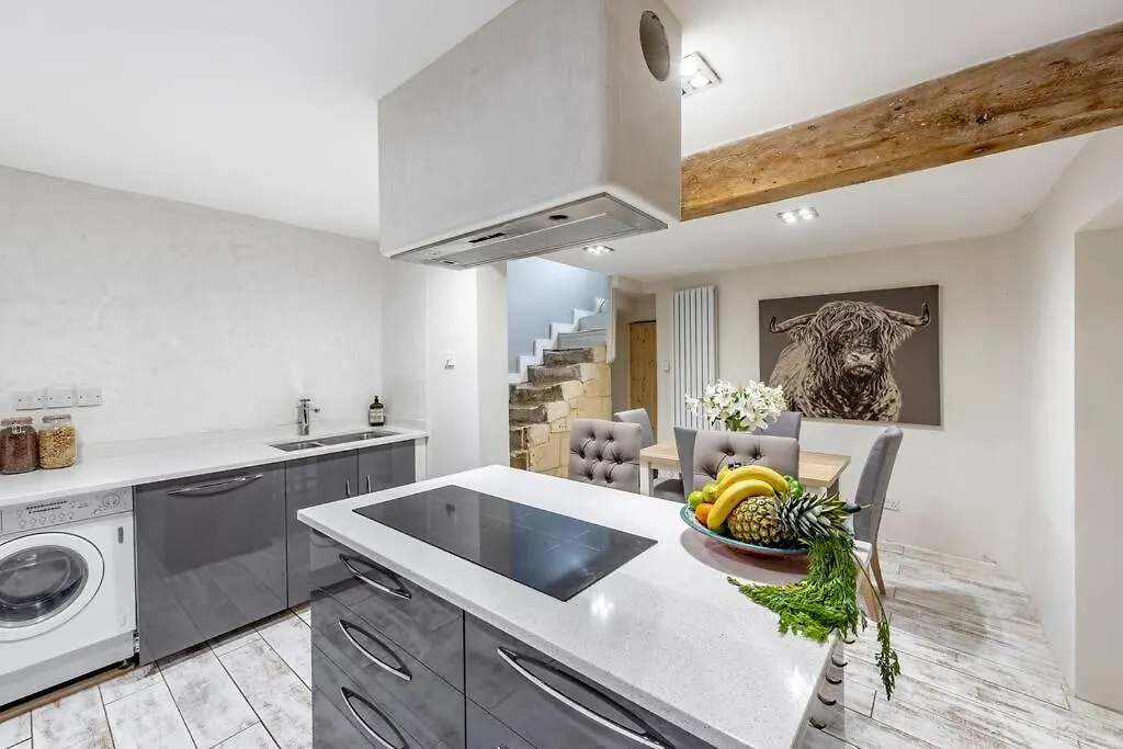 Tatil Evi Lovely 4 Bedroom Townhouse Bath